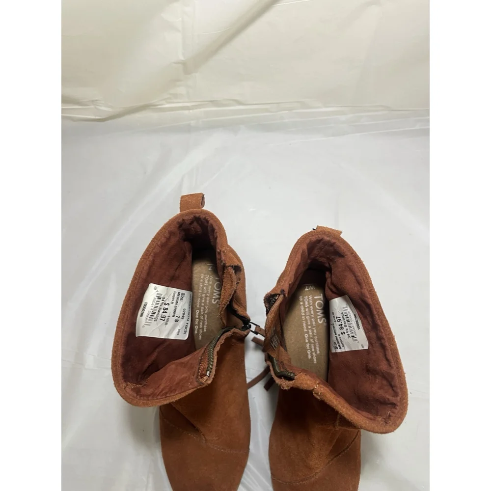 Toms size 7 Lunata Fringed Ankle Booties Rust Suede Lace Up Heels Casual
